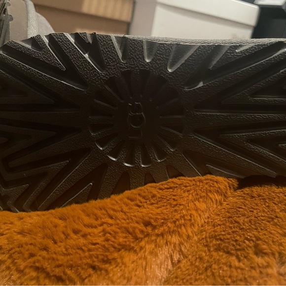 Uggs - Picture 2 of 5